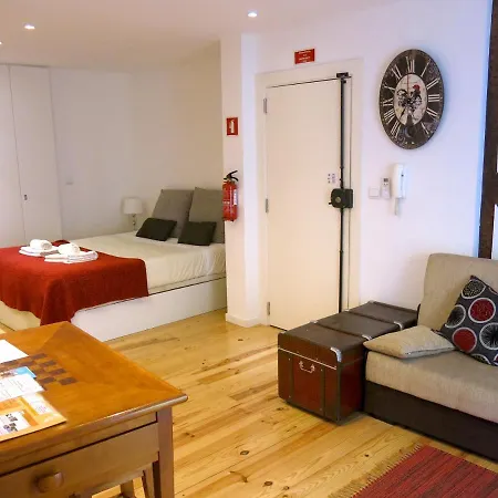 Cozy In Mouraria With Ac Lizbona